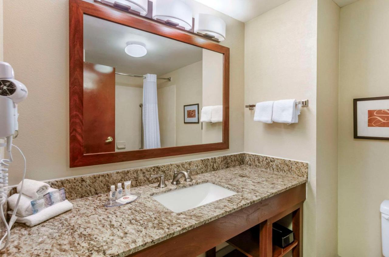 Comfort Inn & Suites Christiansburg I-81 Bagian luar foto