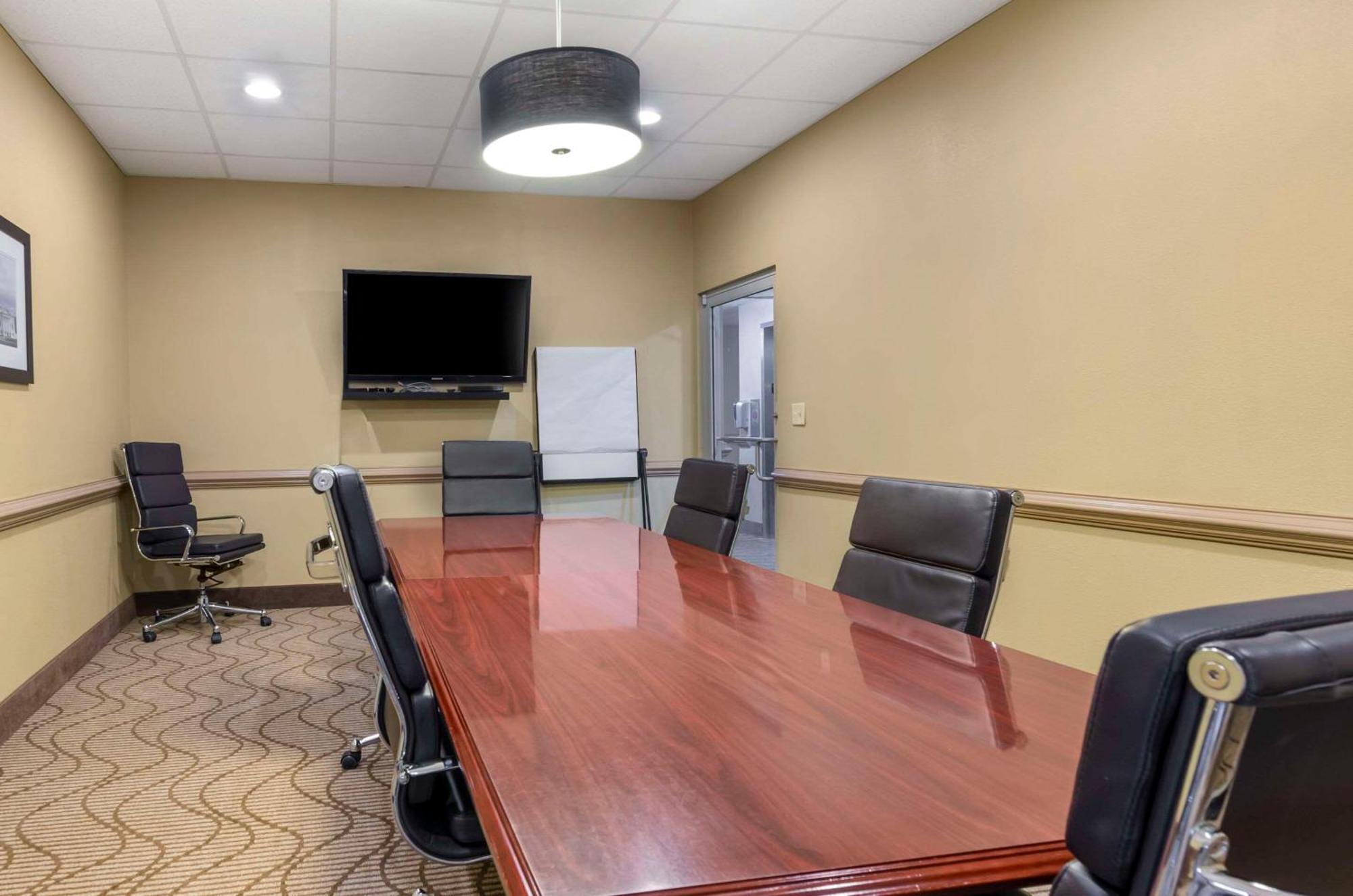 Comfort Inn & Suites Christiansburg I-81 Bagian luar foto