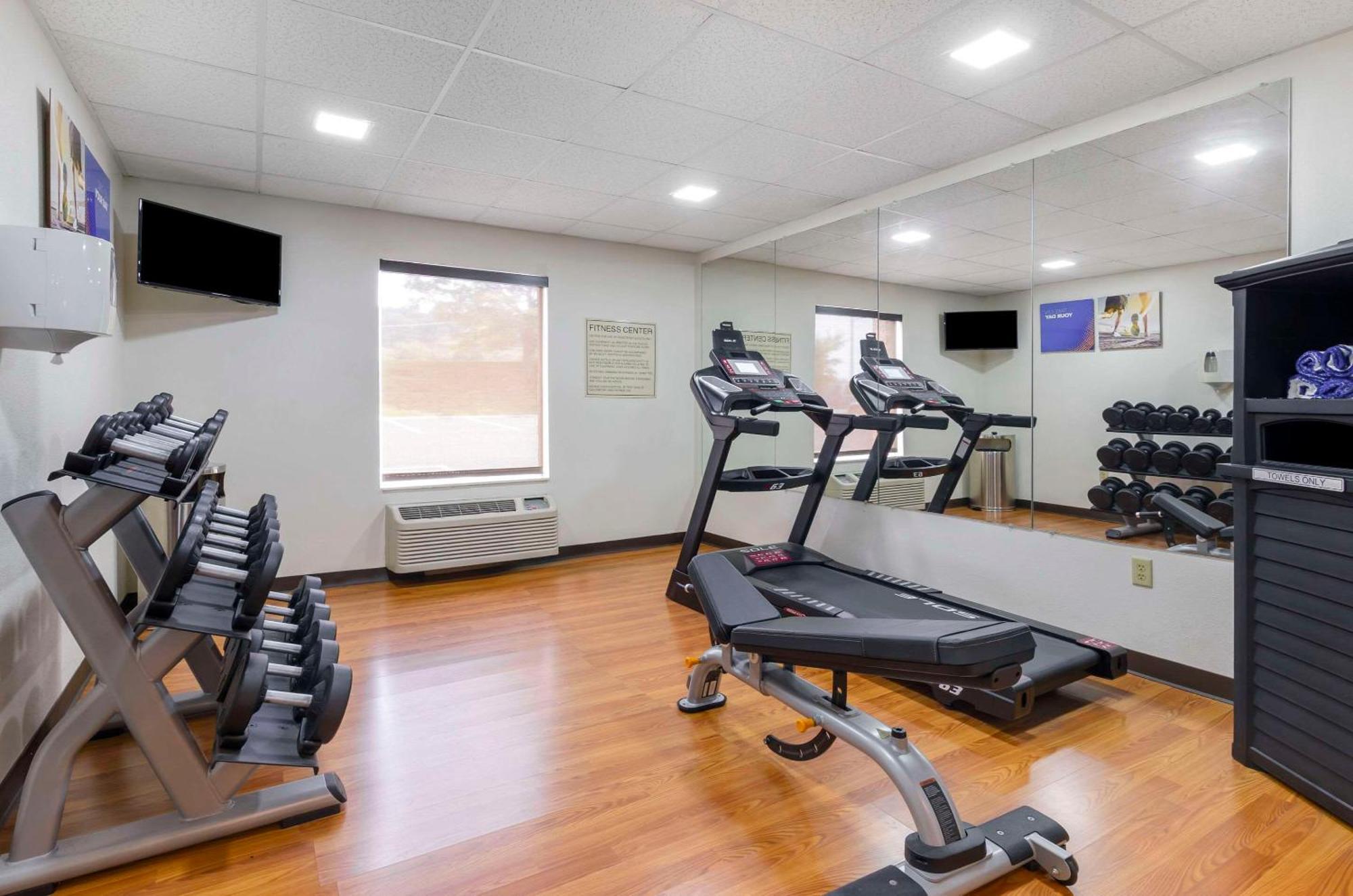 Comfort Inn & Suites Christiansburg I-81 Bagian luar foto