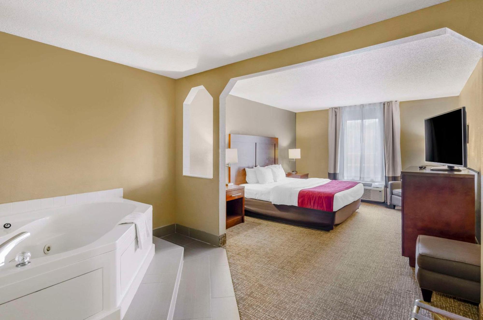 Comfort Inn & Suites Christiansburg I-81 Bagian luar foto