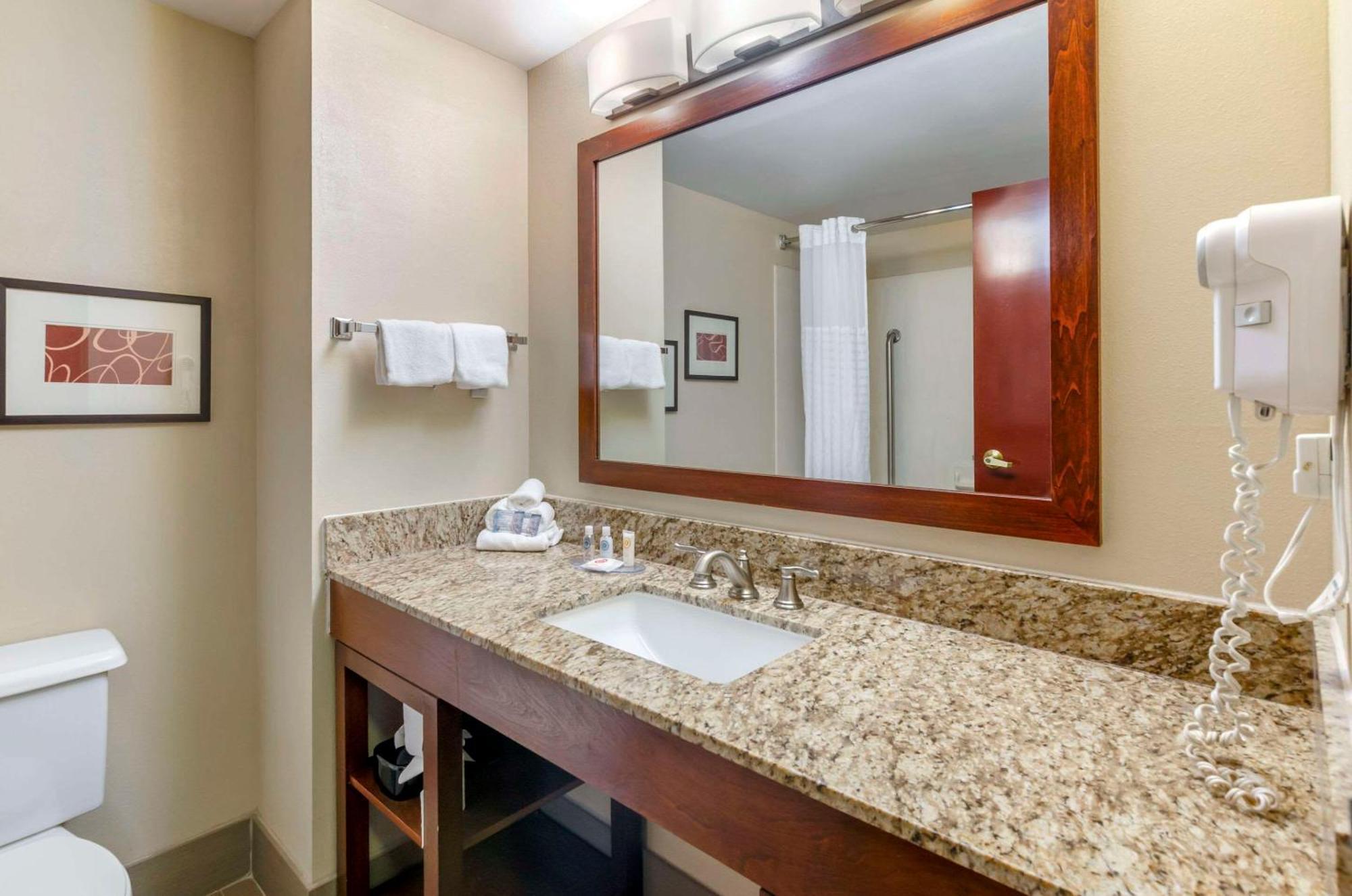 Comfort Inn & Suites Christiansburg I-81 Bagian luar foto