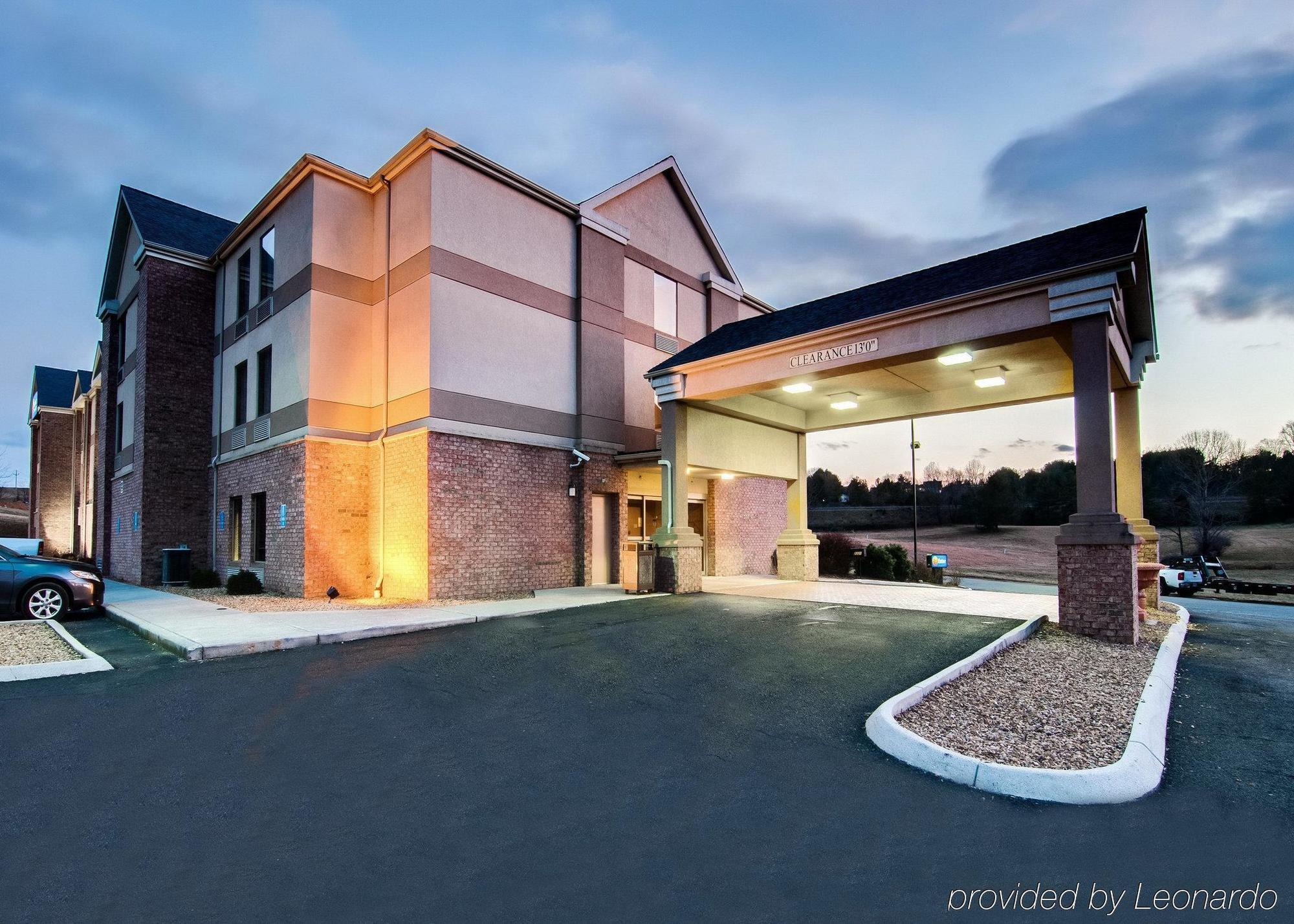Comfort Inn & Suites Christiansburg I-81 Bagian luar foto