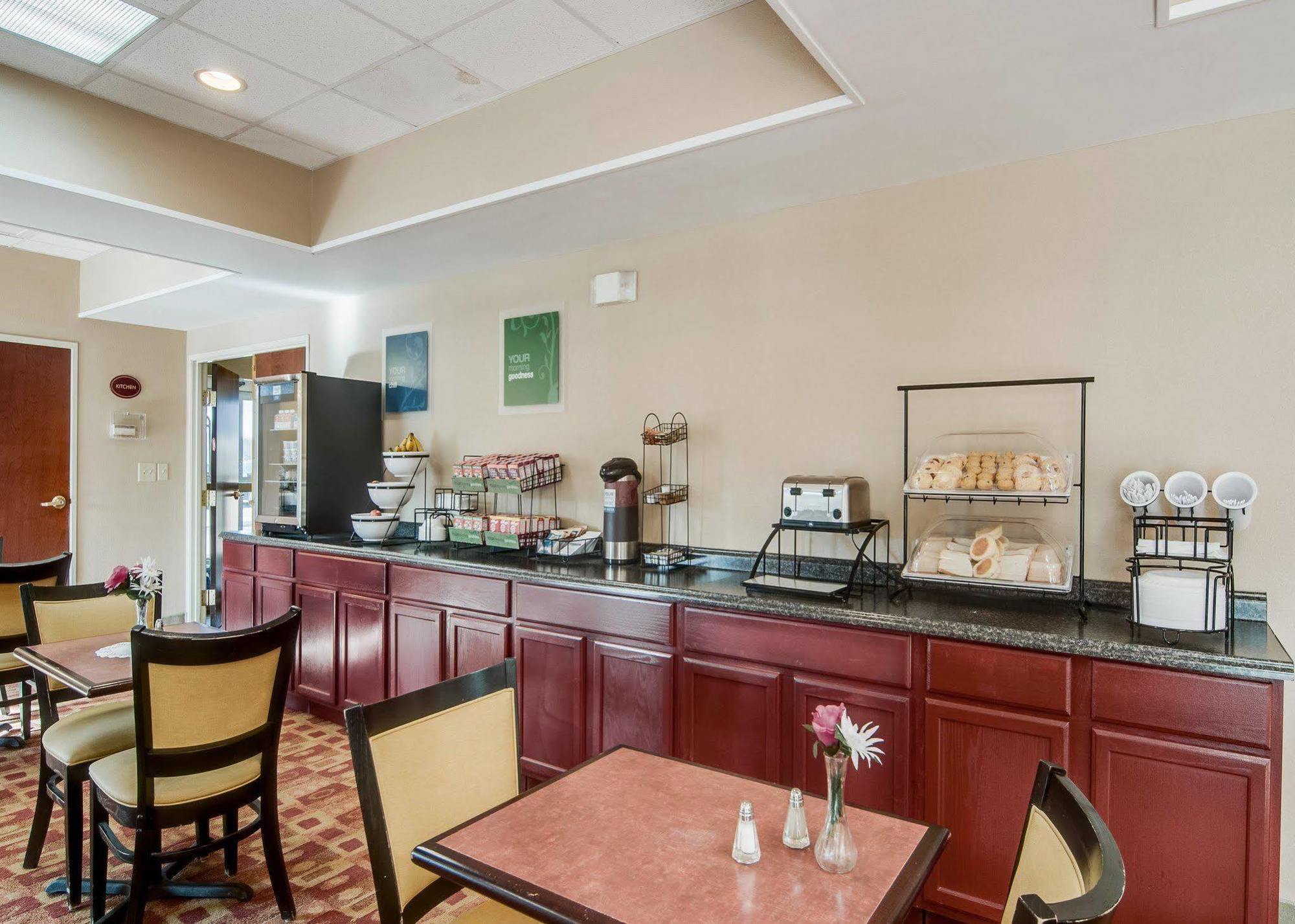Comfort Inn & Suites Christiansburg I-81 Bagian luar foto