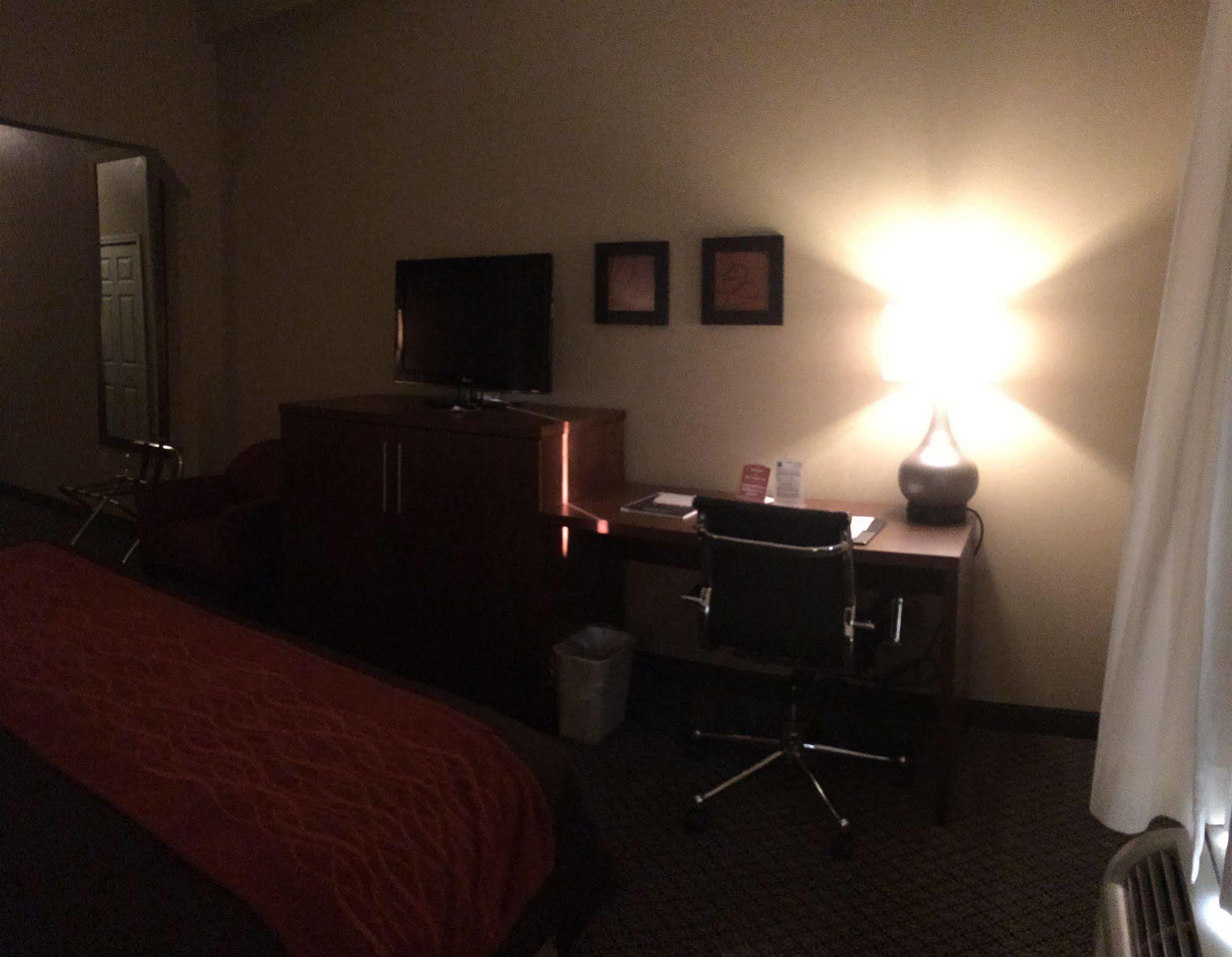 Comfort Inn & Suites Christiansburg I-81 Bagian luar foto