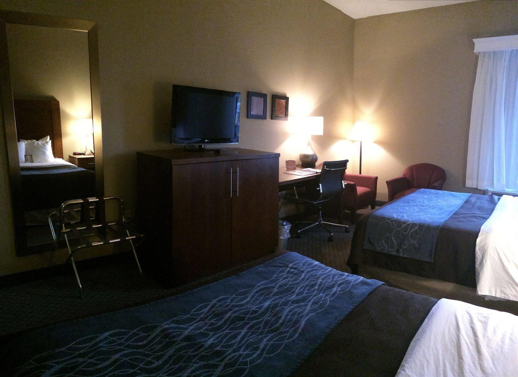 Comfort Inn & Suites Christiansburg I-81 Bagian luar foto
