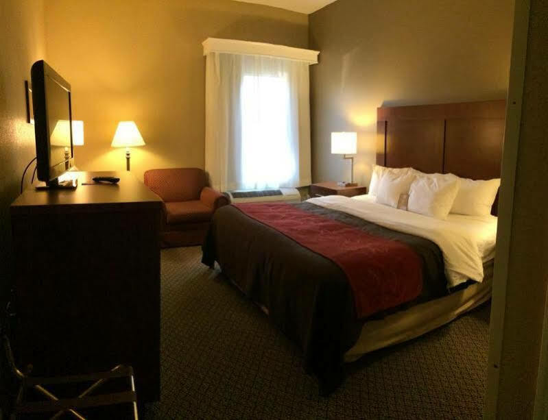 Comfort Inn & Suites Christiansburg I-81 Bagian luar foto